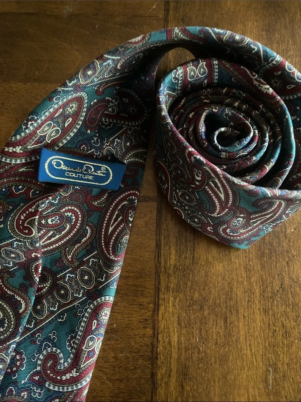 Oscar de la Renta couture 100% silk Classic Paisley burgundy/teal Men’s Tie